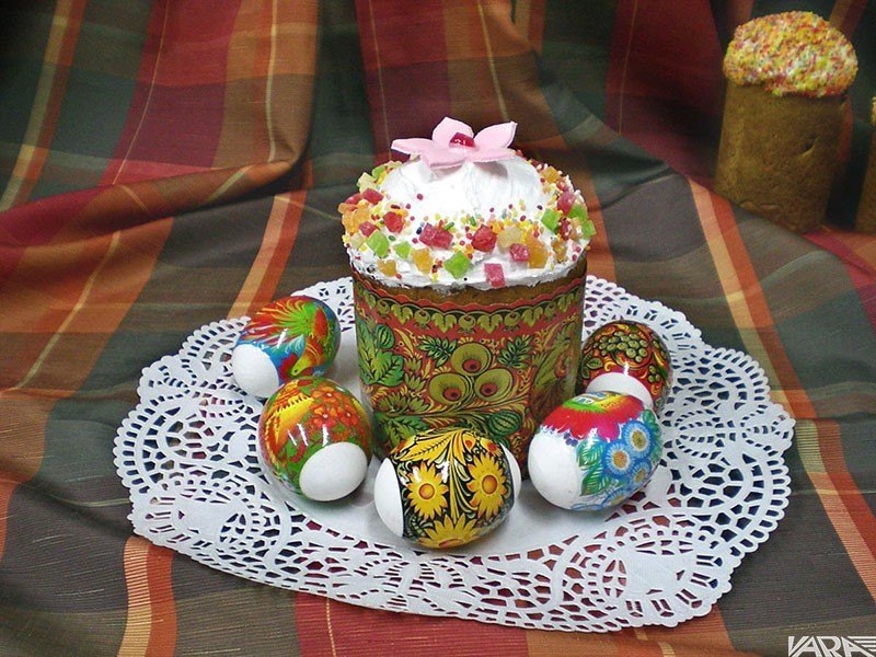 01-kulich-and-easter-eggs